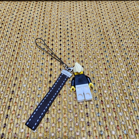 [NEW] LEGO Airport Pilot with Red Tie, Ponytail Hair Keychain - Picture 2 of 5